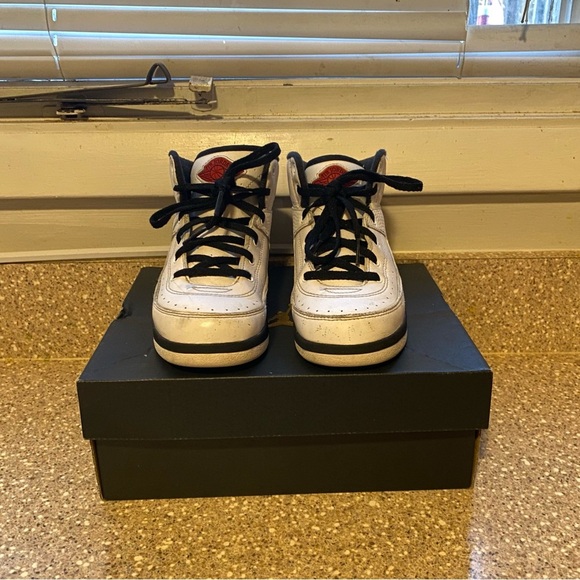 Jordan retro 2 bred kids sneakers size 1 - Picture 2 of 5